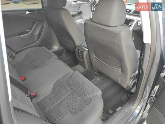 Серый Фольксваген Пассат, объемом двигателя 1.6 л и пробегом 262 тыс. км за 7000 $, фото 58 на Automoto.ua