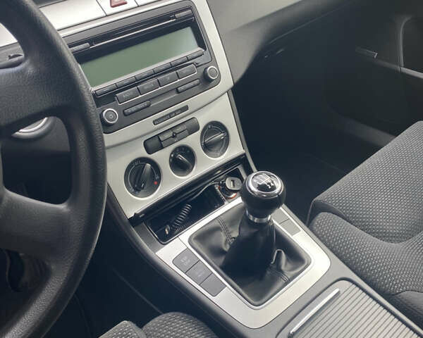 Серый Фольксваген Пассат, объемом двигателя 1.4 л и пробегом 182 тыс. км за 8200 $, фото 5 на Automoto.ua