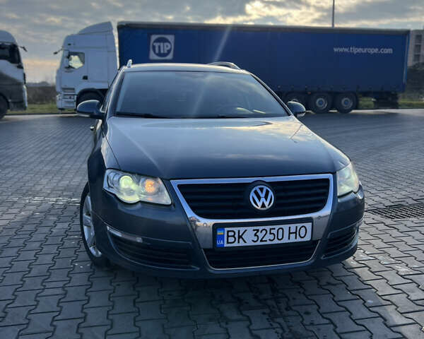 Серый Фольксваген Пассат, объемом двигателя 1.39 л и пробегом 251 тыс. км за 5800 $, фото 1 на Automoto.ua