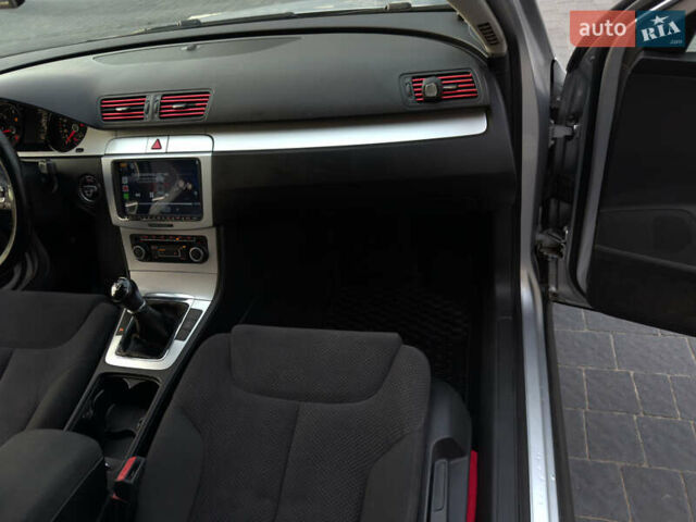 Сірий Фольксваген Пассат, об'ємом двигуна 1.6 л та пробігом 281 тис. км за 8350 $, фото 23 на Automoto.ua