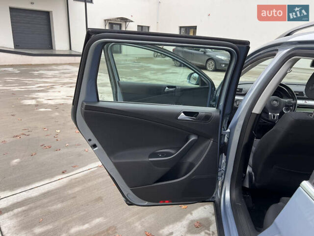 Серый Фольксваген Пассат, объемом двигателя 1.8 л и пробегом 141 тыс. км за 7500 $, фото 12 на Automoto.ua