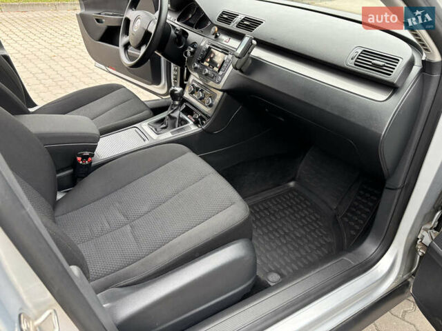 Серый Фольксваген Пассат, объемом двигателя 1.97 л и пробегом 305 тыс. км за 7000 $, фото 10 на Automoto.ua