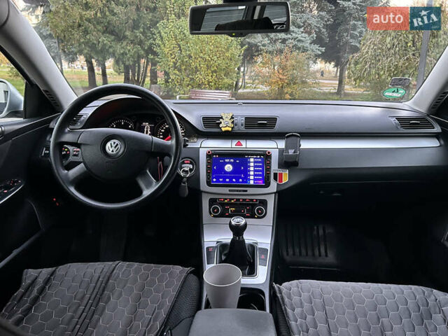 Сірий Фольксваген Пассат, об'ємом двигуна 1.6 л та пробігом 244 тис. км за 5750 $, фото 16 на Automoto.ua