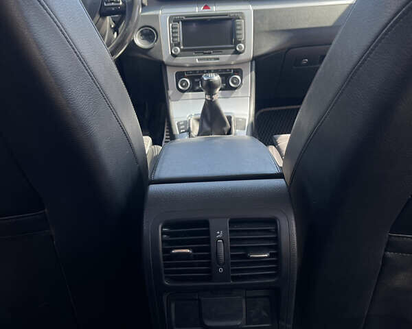 Серый Фольксваген Пассат, объемом двигателя 2 л и пробегом 302 тыс. км за 7300 $, фото 26 на Automoto.ua