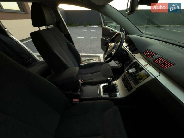 Сірий Фольксваген Пассат, об'ємом двигуна 1.6 л та пробігом 281 тис. км за 8350 $, фото 30 на Automoto.ua