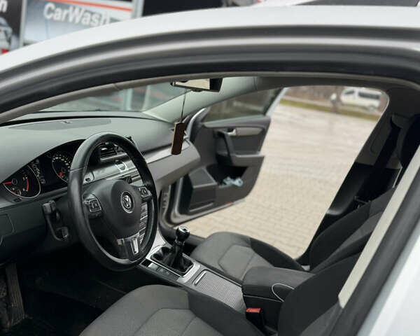 Серый Фольксваген Пассат, объемом двигателя 1.97 л и пробегом 239 тыс. км за 8350 $, фото 26 на Automoto.ua