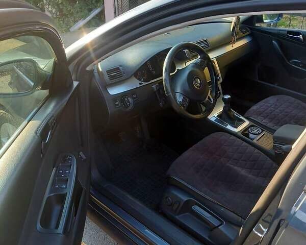 Сірий Фольксваген Пассат, об'ємом двигуна 2 л та пробігом 275 тис. км за 6600 $, фото 1 на Automoto.ua