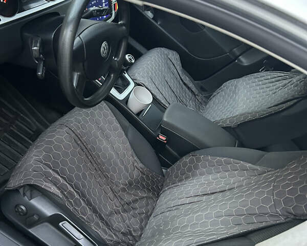 Сірий Фольксваген Пассат, об'ємом двигуна 1.6 л та пробігом 244 тис. км за 5750 $, фото 11 на Automoto.ua