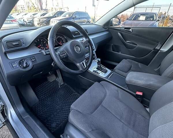 Серый Фольксваген Пассат, объемом двигателя 1.8 л и пробегом 216 тыс. км за 7400 $, фото 25 на Automoto.ua