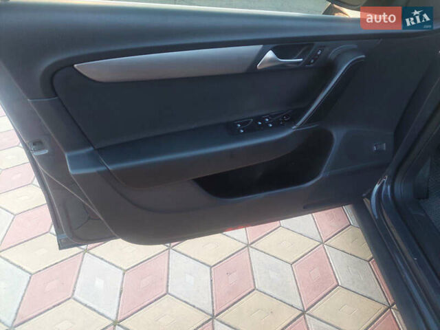 Серый Фольксваген Пассат, объемом двигателя 1.97 л и пробегом 271 тыс. км за 9500 $, фото 9 на Automoto.ua