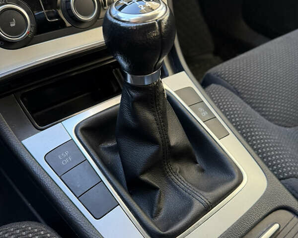 Серый Фольксваген Пассат, объемом двигателя 1.4 л и пробегом 239 тыс. км за 5450 $, фото 5 на Automoto.ua