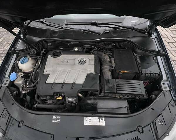 Серый Фольксваген Пассат, объемом двигателя 1.97 л и пробегом 217 тыс. км за 7800 $, фото 5 на Automoto.ua