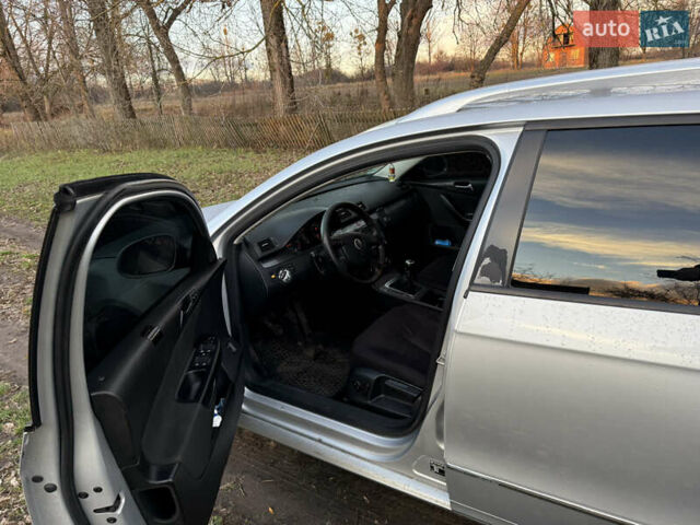 Серый Фольксваген Пассат, объемом двигателя 1.6 л и пробегом 250 тыс. км за 5800 $, фото 4 на Automoto.ua