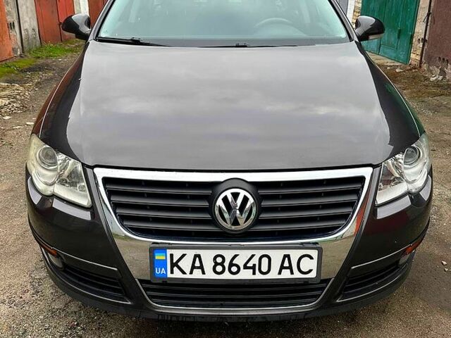 Серый Фольксваген Пассат, объемом двигателя 2 л и пробегом 220 тыс. км за 7800 $, фото 1 на Automoto.ua