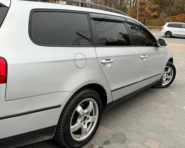 Серый Фольксваген Пассат, объемом двигателя 1.6 л и пробегом 350 тыс. км за 6200 $, фото 1 на Automoto.ua