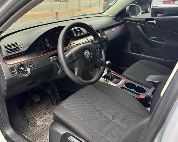 Серый Фольксваген Пассат, объемом двигателя 1.6 л и пробегом 350 тыс. км за 6200 $, фото 16 на Automoto.ua