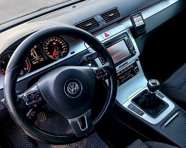 Фольксваген Пассат 2010 в Збараже на Automoto.ua Серый Фольксваген Пассат, объемом двигателя 1.6 л и пробегом 350 тыс. км за 6199 $, фото 11 на Automoto.ua
