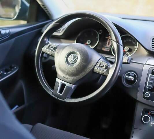 Серый Фольксваген Пассат, объемом двигателя 1.6 л и пробегом 214 тыс. км за 8200 $, фото 17 на Automoto.ua