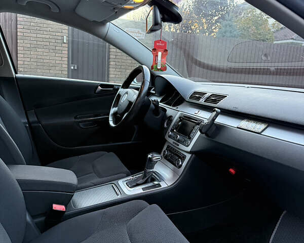 Фольксваген Пассат 2010 в Виннице на Automoto.ua Серый Фольксваген Пассат, объемом двигателя 1.97 л и пробегом 260 тыс. км за 6899 $, фото 18 на Automoto.ua