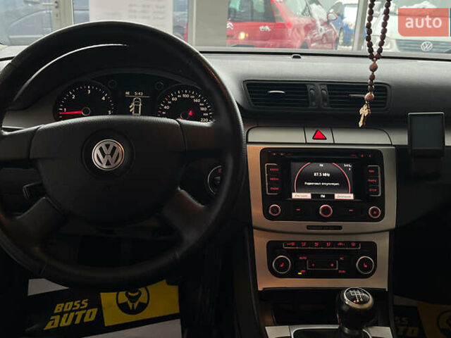 Серый Фольксваген Пассат, объемом двигателя 1.6 л и пробегом 286 тыс. км за 7000 $, фото 10 на Automoto.ua