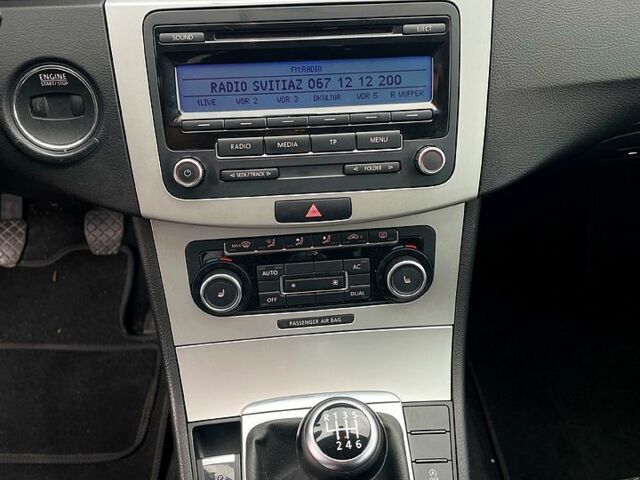 Серый Фольксваген Пассат, объемом двигателя 1.6 л и пробегом 286 тыс. км за 8890 $, фото 2 на Automoto.ua