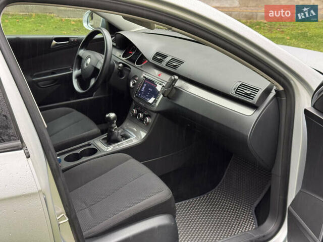 Серый Фольксваген Пассат, объемом двигателя 1.6 л и пробегом 286 тыс. км за 7250 $, фото 10 на Automoto.ua