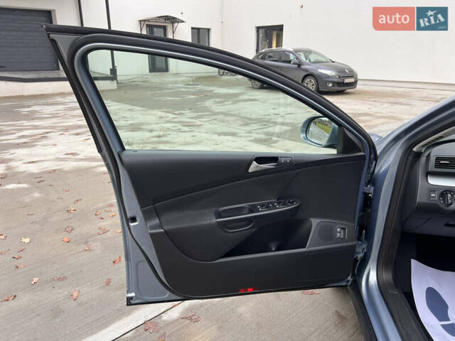 Серый Фольксваген Пассат, объемом двигателя 1.8 л и пробегом 141 тыс. км за 7500 $, фото 13 на Automoto.ua