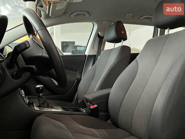 Серый Фольксваген Пассат, объемом двигателя 1.6 л и пробегом 286 тыс. км за 7000 $, фото 8 на Automoto.ua