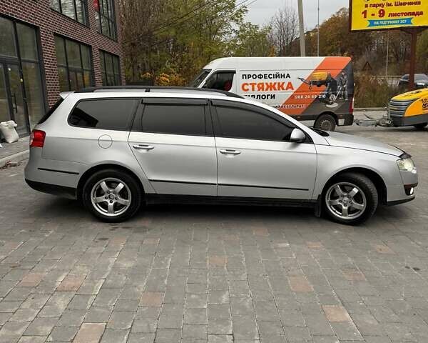 Серый Фольксваген Пассат, объемом двигателя 1.6 л и пробегом 350 тыс. км за 6300 $, фото 3 на Automoto.ua