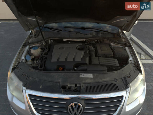 Сірий Фольксваген Пассат, об'ємом двигуна 1.6 л та пробігом 281 тис. км за 8350 $, фото 13 на Automoto.ua