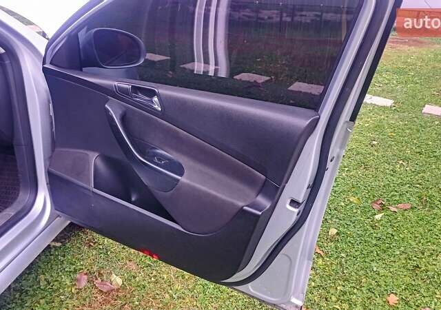 Серый Фольксваген Пассат, объемом двигателя 1.6 л и пробегом 248 тыс. км за 5900 $, фото 8 на Automoto.ua