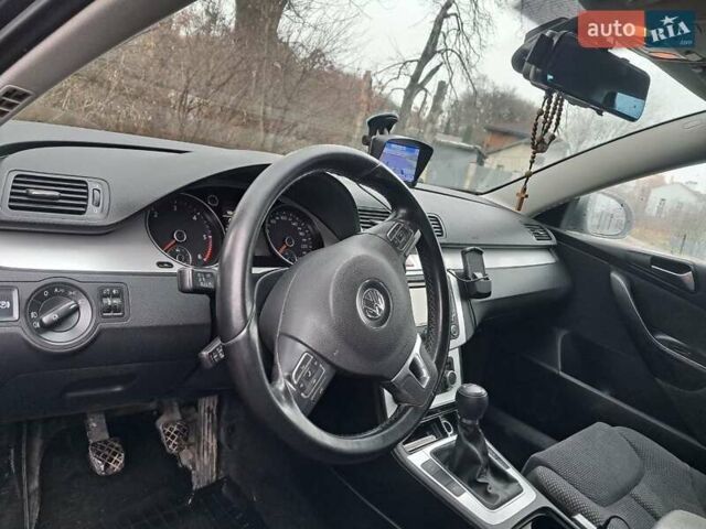 Серый Фольксваген Пассат, объемом двигателя 1.6 л и пробегом 232 тыс. км за 8136 $, фото 5 на Automoto.ua