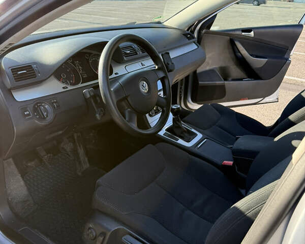 Серый Фольксваген Пассат, объемом двигателя 1.4 л и пробегом 239 тыс. км за 5450 $, фото 9 на Automoto.ua