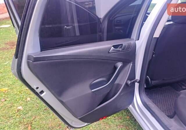 Серый Фольксваген Пассат, объемом двигателя 1.6 л и пробегом 248 тыс. км за 5900 $, фото 7 на Automoto.ua