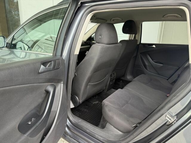 Серый Фольксваген Пассат, объемом двигателя 1.6 л и пробегом 165 тыс. км за 2100 $, фото 7 на Automoto.ua