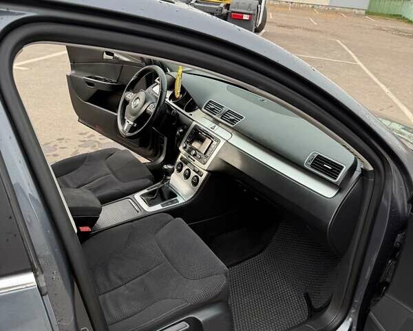 Серый Фольксваген Пассат, объемом двигателя 1.6 л и пробегом 357 тыс. км за 7300 $, фото 3 на Automoto.ua