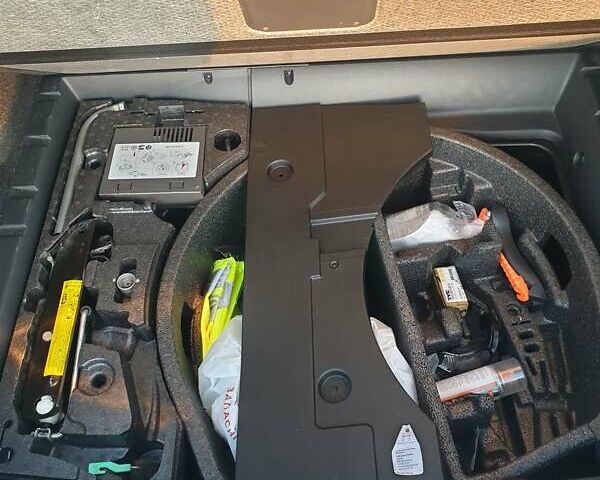 Серый Фольксваген Пассат, объемом двигателя 1.6 л и пробегом 307 тыс. км за 7350 $, фото 15 на Automoto.ua