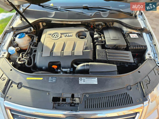 Серый Фольксваген Пассат, объемом двигателя 1.6 л и пробегом 290 тыс. км за 7500 $, фото 30 на Automoto.ua