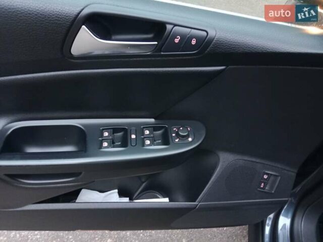 Серый Фольксваген Пассат, объемом двигателя 1.8 л и пробегом 210 тыс. км за 7850 $, фото 17 на Automoto.ua