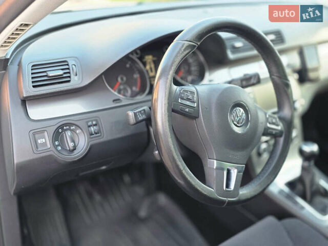 Серый Фольксваген Пассат, объемом двигателя 1.6 л и пробегом 290 тыс. км за 7500 $, фото 28 на Automoto.ua