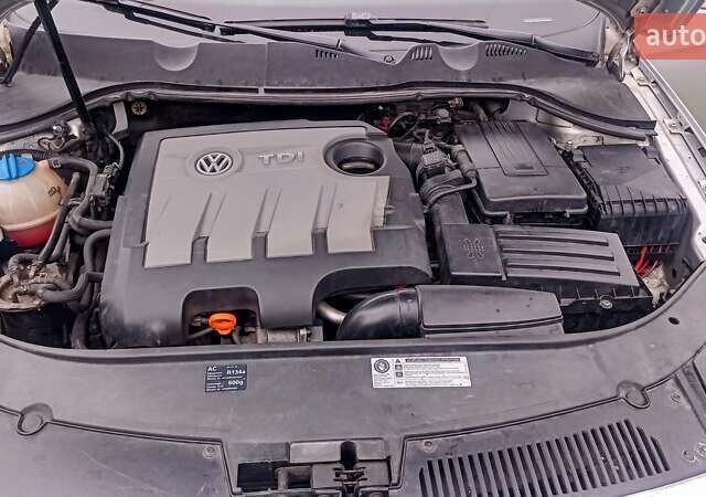 Серый Фольксваген Пассат, объемом двигателя 1.6 л и пробегом 248 тыс. км за 5900 $, фото 2 на Automoto.ua