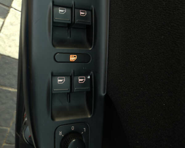 Сірий Фольксваген Пассат, об'ємом двигуна 1.6 л та пробігом 281 тис. км за 8350 $, фото 33 на Automoto.ua