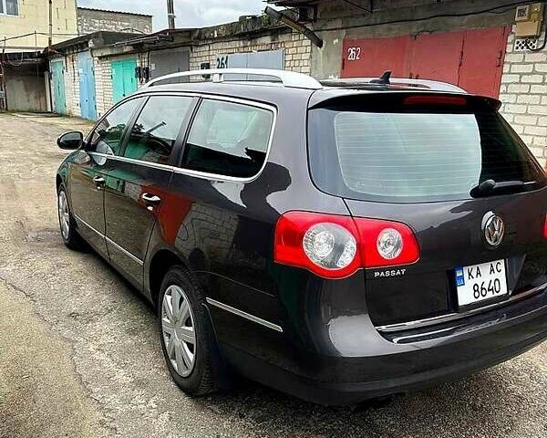 Серый Фольксваген Пассат, объемом двигателя 2 л и пробегом 220 тыс. км за 7800 $, фото 2 на Automoto.ua