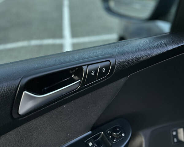 Сірий Фольксваген Пассат, об'ємом двигуна 1.4 л та пробігом 232 тис. км за 6800 $, фото 11 на Automoto.ua