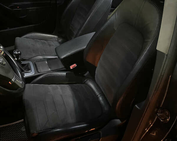 Серый Фольксваген Пассат, объемом двигателя 2 л и пробегом 302 тыс. км за 7300 $, фото 64 на Automoto.ua