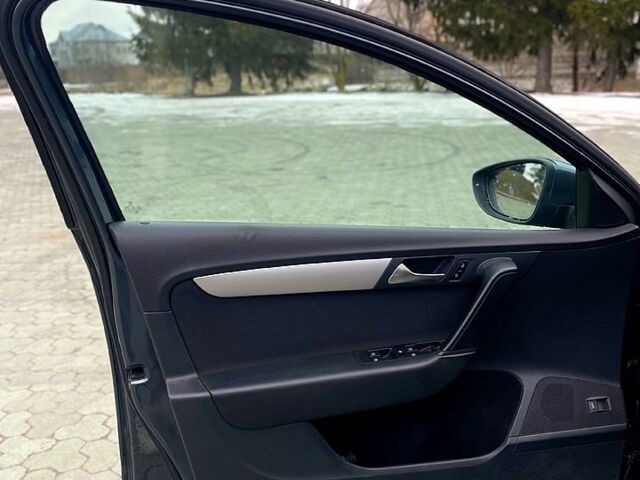 Серый Фольксваген Пассат, объемом двигателя 1.6 л и пробегом 286 тыс. км за 8890 $, фото 7 на Automoto.ua