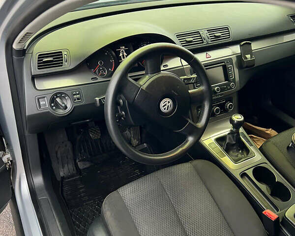 Сірий Фольксваген Пассат, об'ємом двигуна 2 л та пробігом 346 тис. км за 6450 $, фото 10 на Automoto.ua