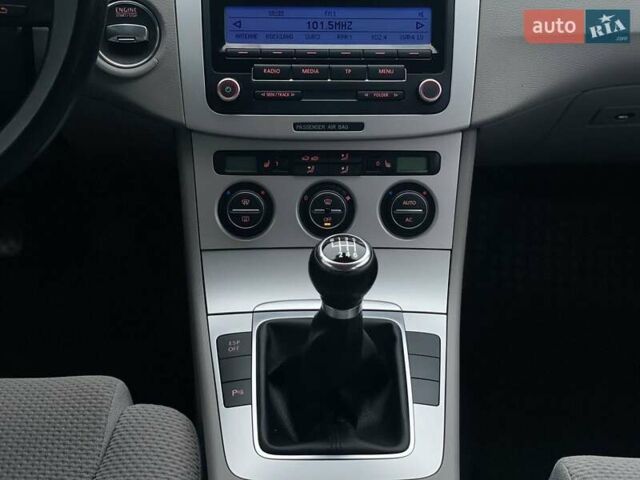 Сірий Фольксваген Пассат, об'ємом двигуна 1.4 л та пробігом 202 тис. км за 6800 $, фото 15 на Automoto.ua