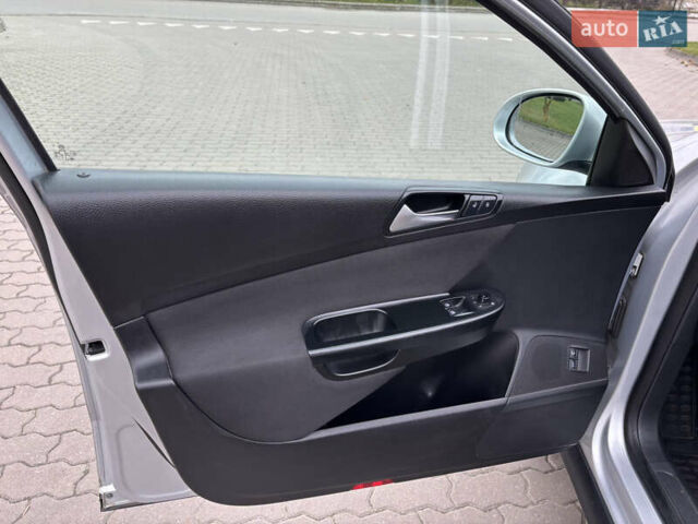 Серый Фольксваген Пассат, объемом двигателя 1.97 л и пробегом 305 тыс. км за 7000 $, фото 7 на Automoto.ua