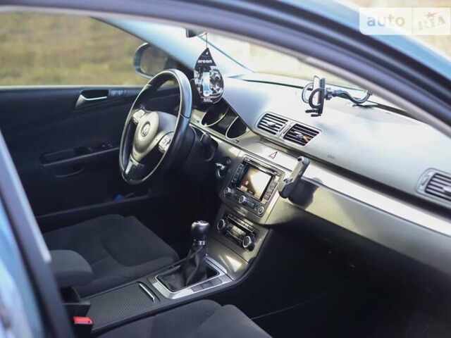 Серый Фольксваген Пассат, объемом двигателя 1.6 л и пробегом 214 тыс. км за 8200 $, фото 16 на Automoto.ua